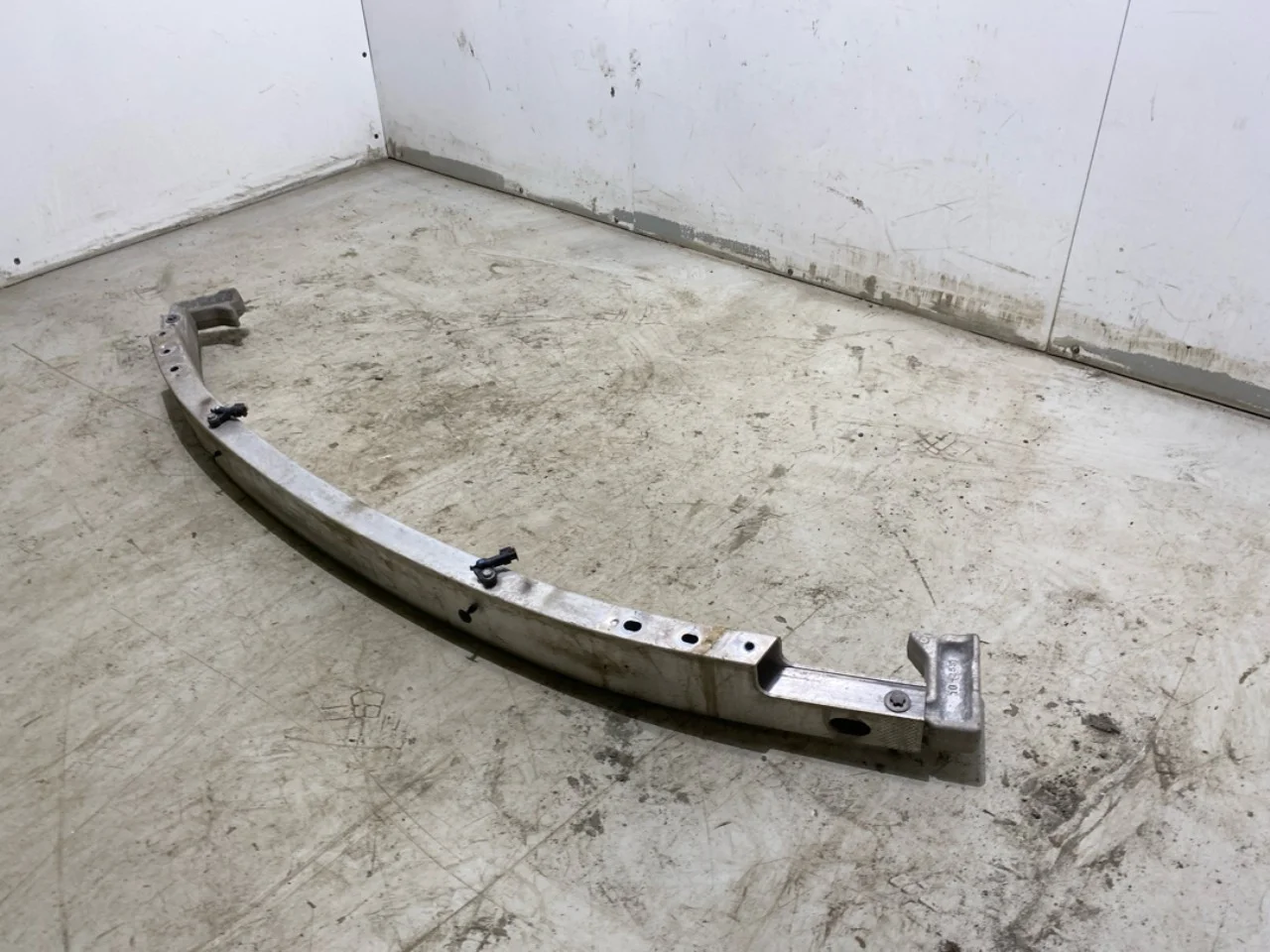 Tesla MODEL Y 2021- Bumper reinforcement beam, front view 3