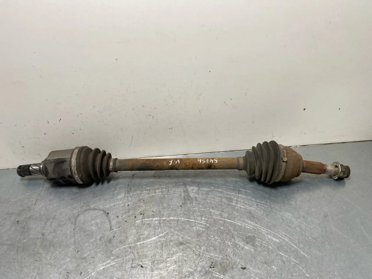Nissan LEAF 2017-24 Front left driveshaft view 3