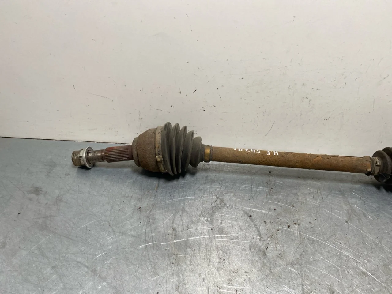 Nissan LEAF 2017-24 Front right driveshaft view 2