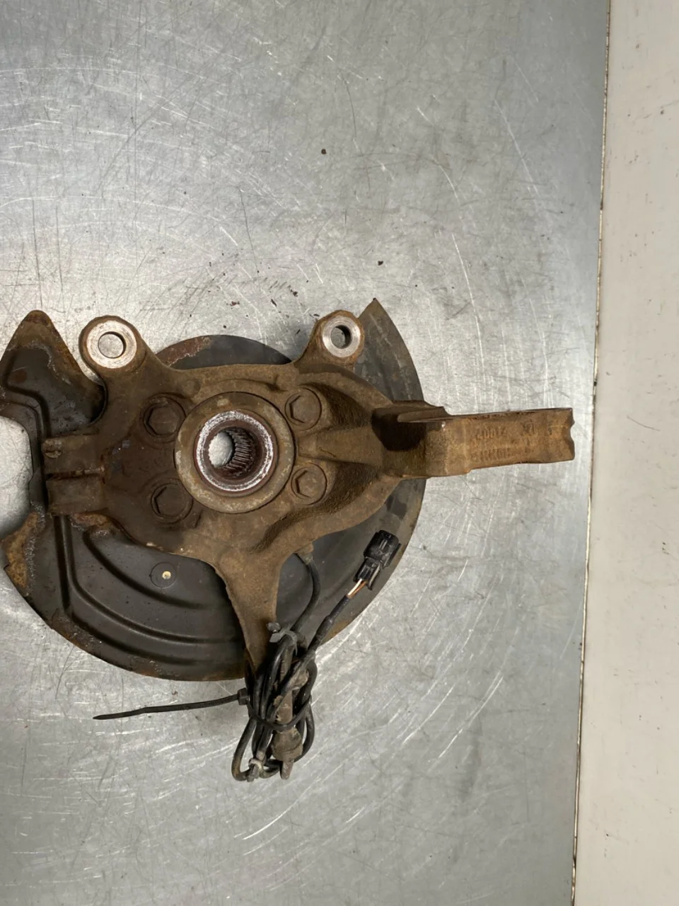 Nissan LEAF 2017-24 Front right steering knuckle view 2