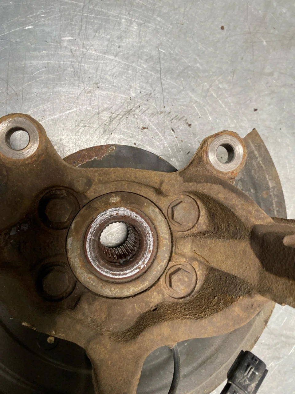 Nissan LEAF 2017-24 Front right steering knuckle view 3