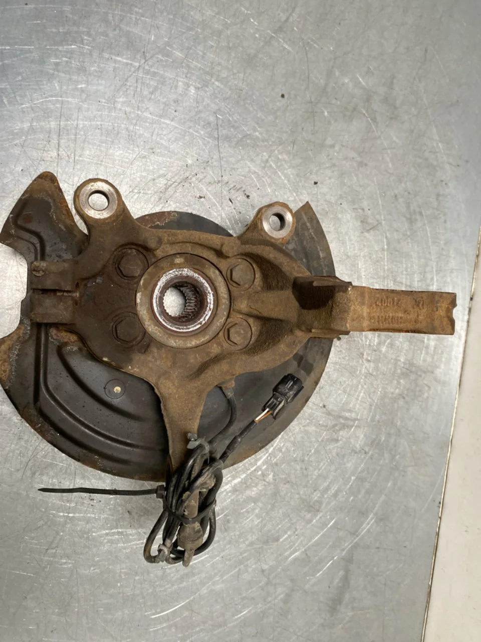 Nissan LEAF 2017-24 Front right steering knuckle view 4