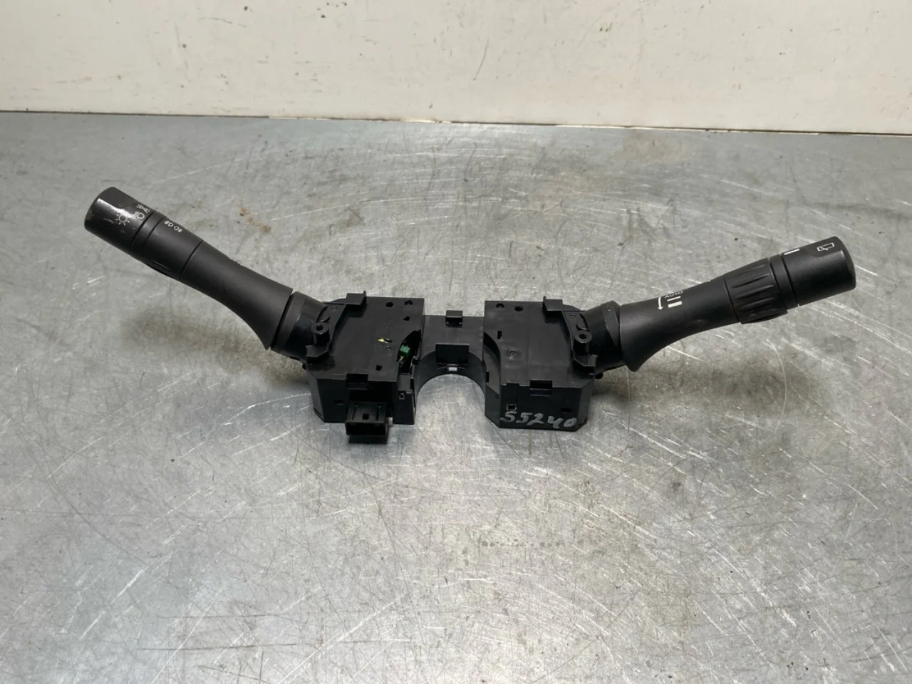 Nissan LEAF 2011-17 Steering column switches view 2