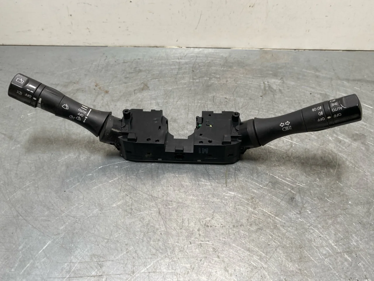 Nissan LEAF 2011-17 Steering column switches view 3