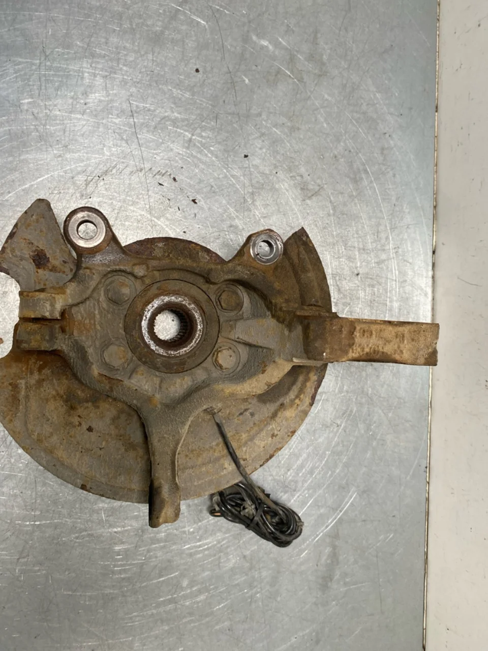 Nissan LEAF 2011-17 Front right steering knuckle view 3