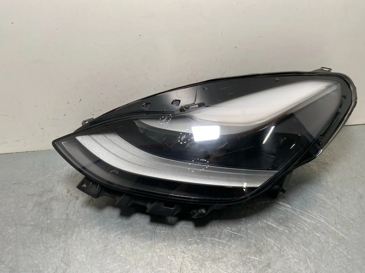 Tesla MODEL Y 2021- Fényszóró, bal