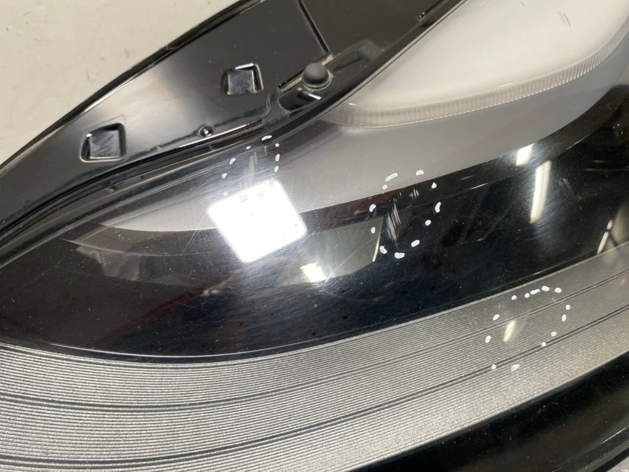 Tesla MODEL Y 2021- Fényszóró, bal nézet 2