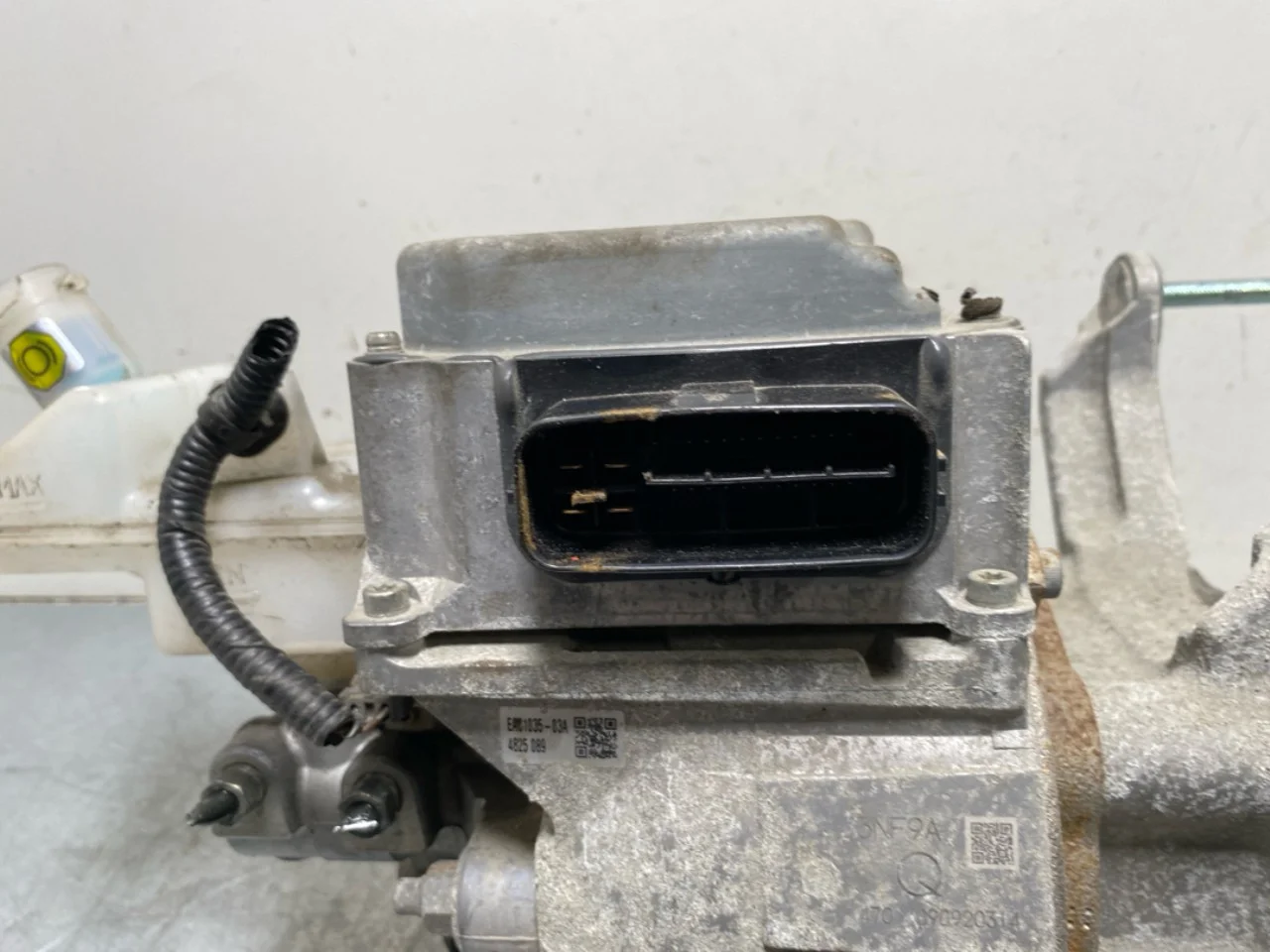 Nissan LEAF 2011-17 Brake booster view 3