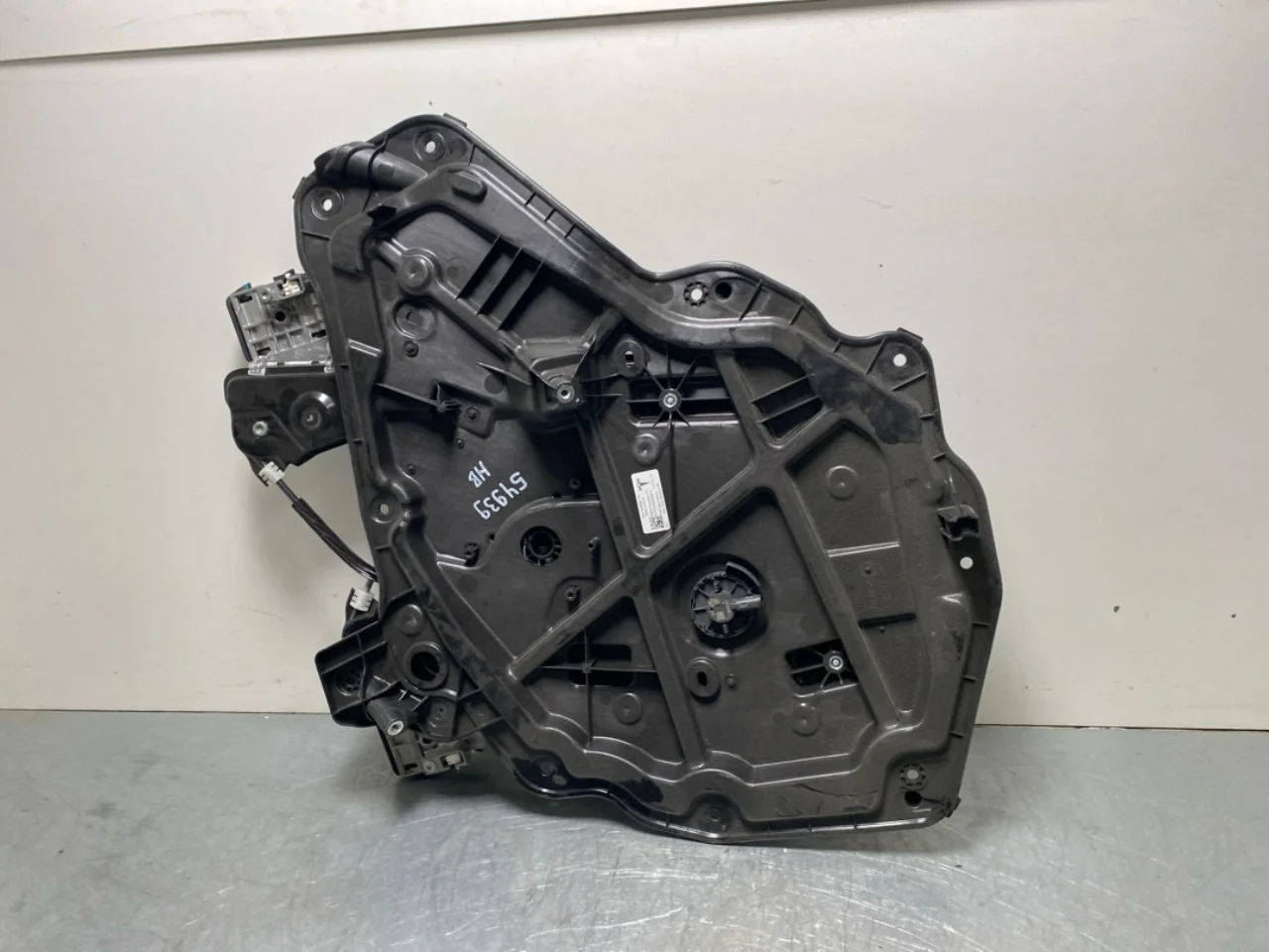 Tesla MODEL Y 2021- Electric window regulator, complete view 2
