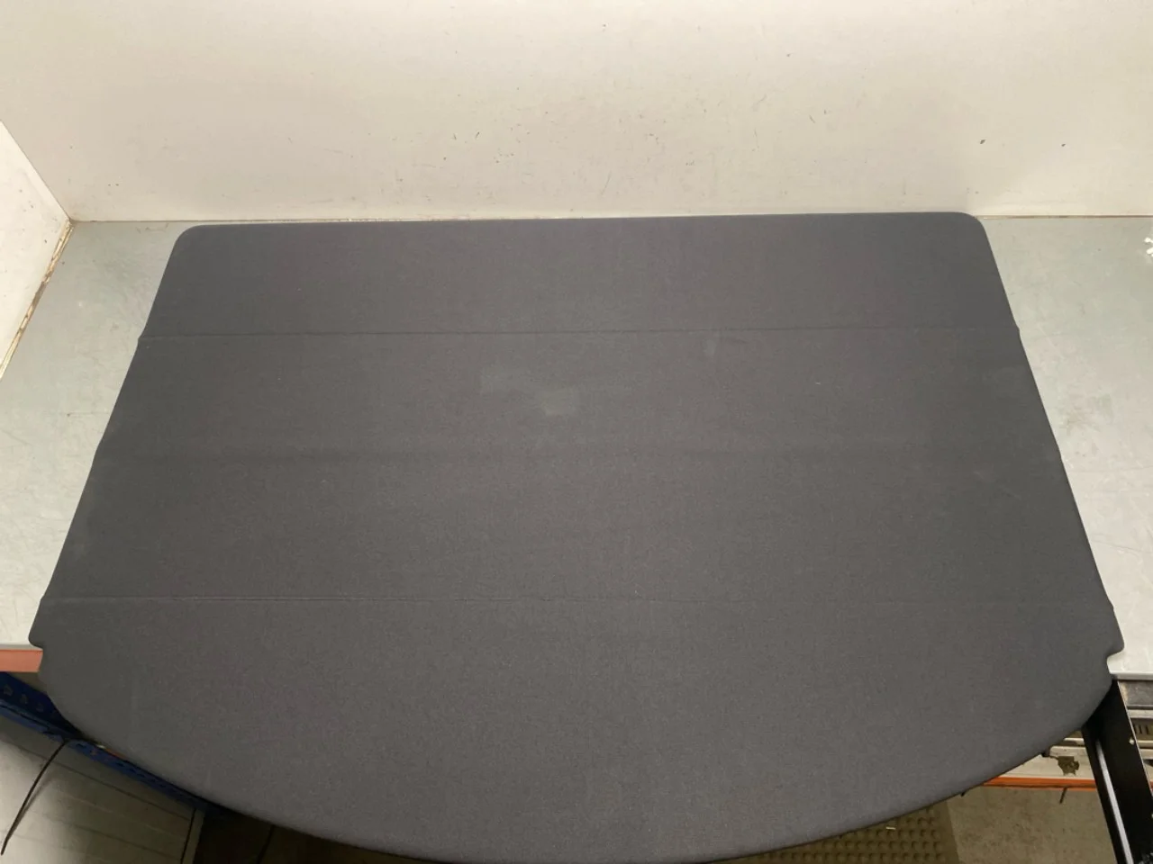 Tesla MODEL Y 2021- Parcel shelf view 2