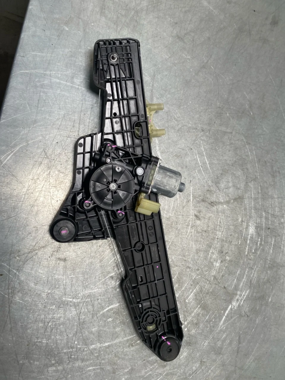 Ford EXPLORER ELECTRIC 2024- Electric window regulator, complete view 2