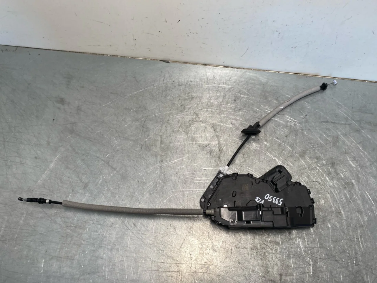 Ford EXPLORER ELECTRIC 2024- Door lock housing view 2