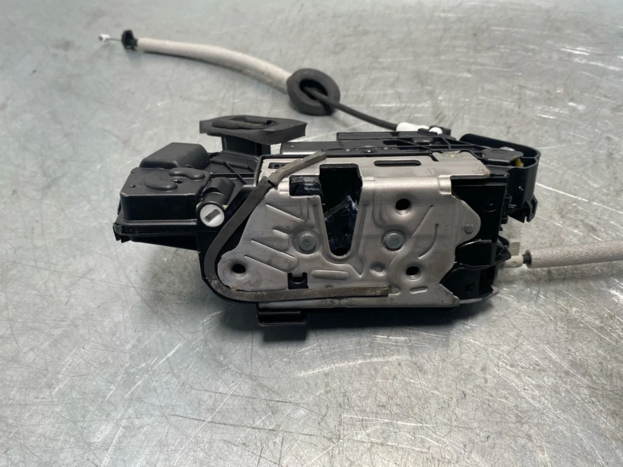 Ford EXPLORER ELECTRIC 2024- Door lock housing view 3