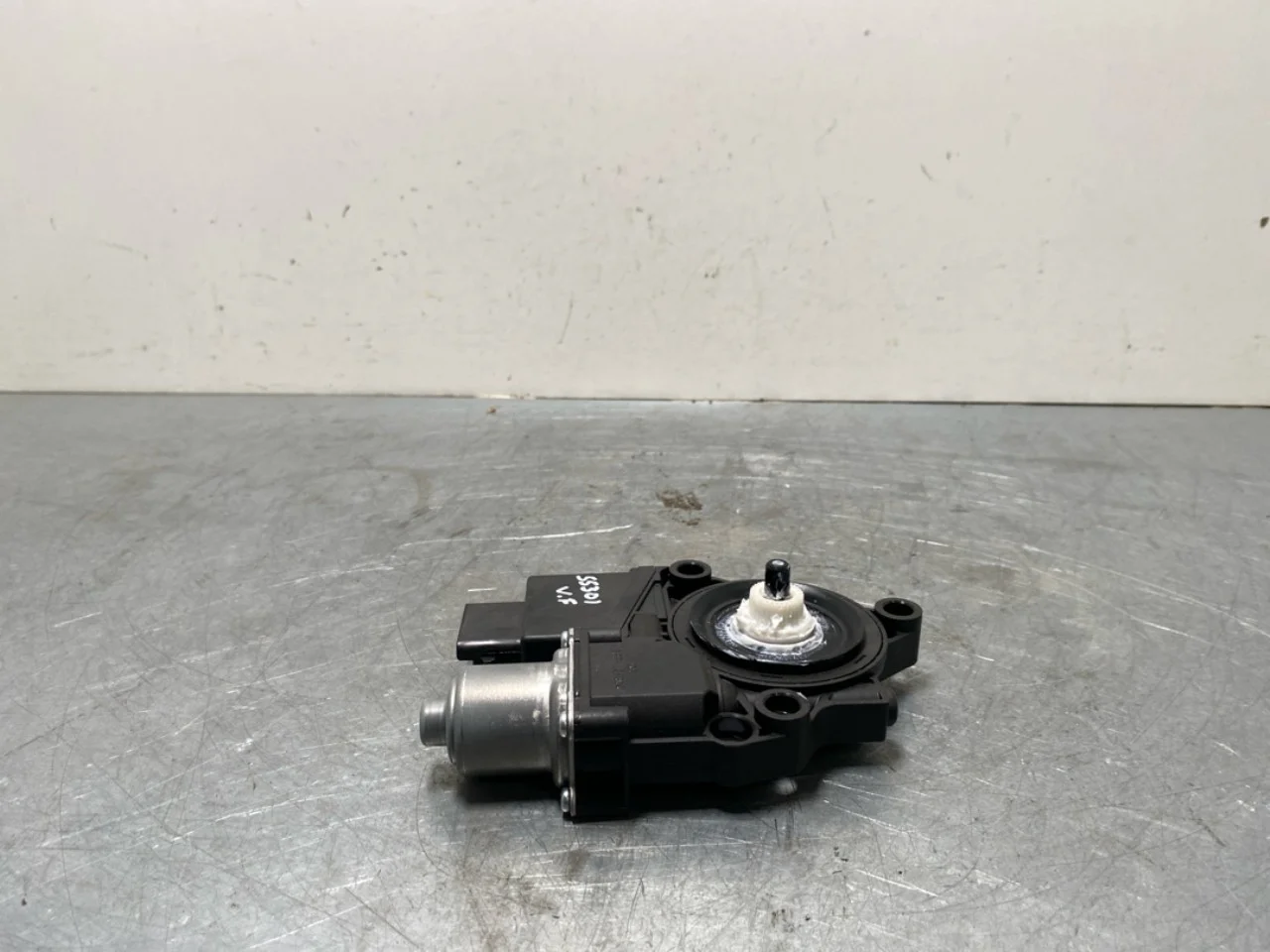 Ablakemelő motor nézet 2
