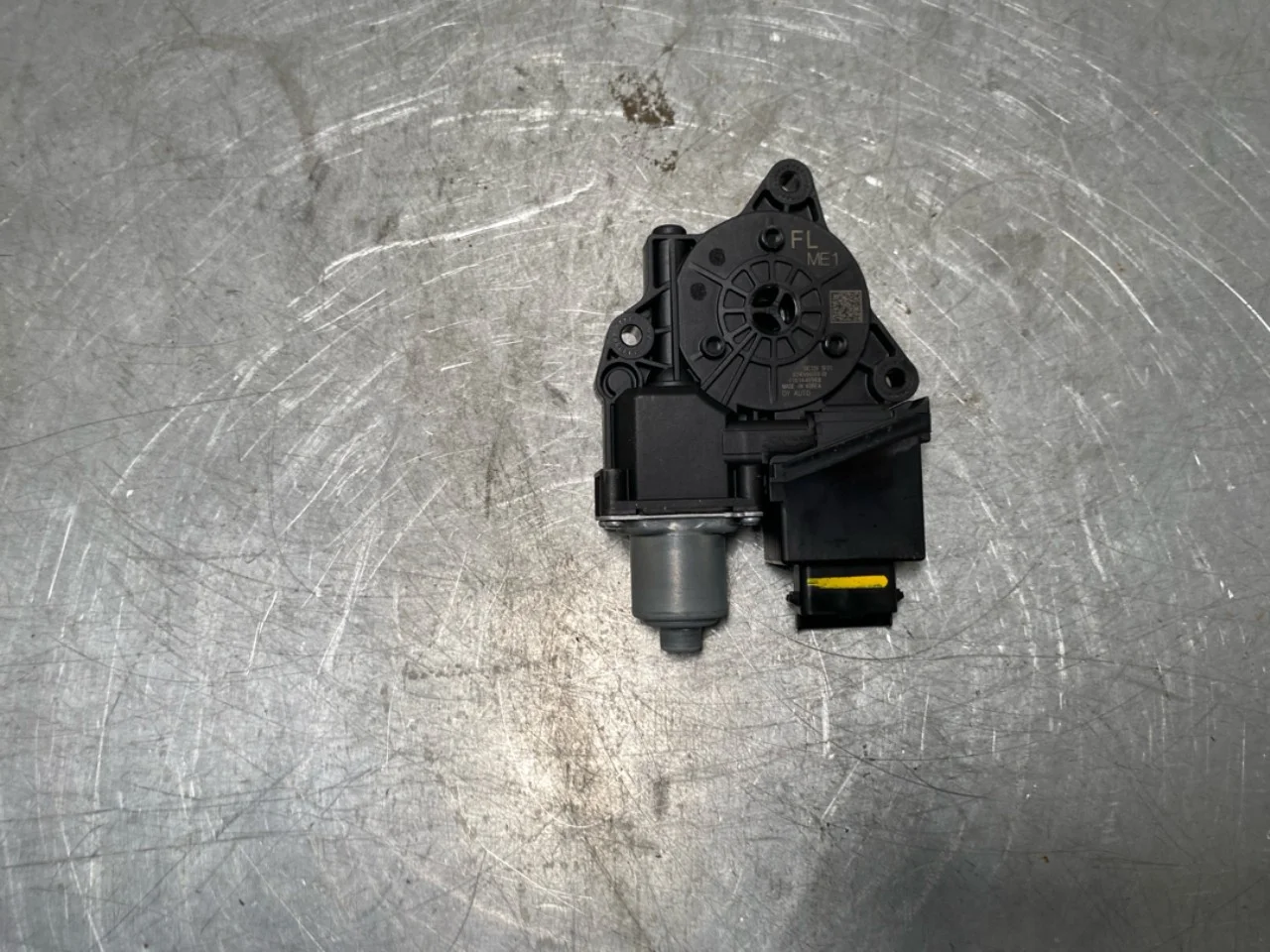 Ablakemelő motor nézet 3