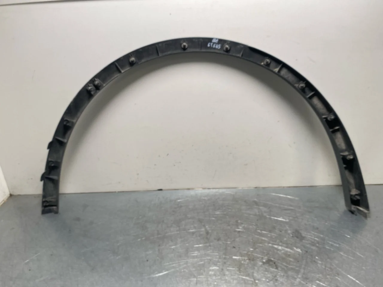 Tesla MODEL Y 2021- Wheel arch trim view 2
