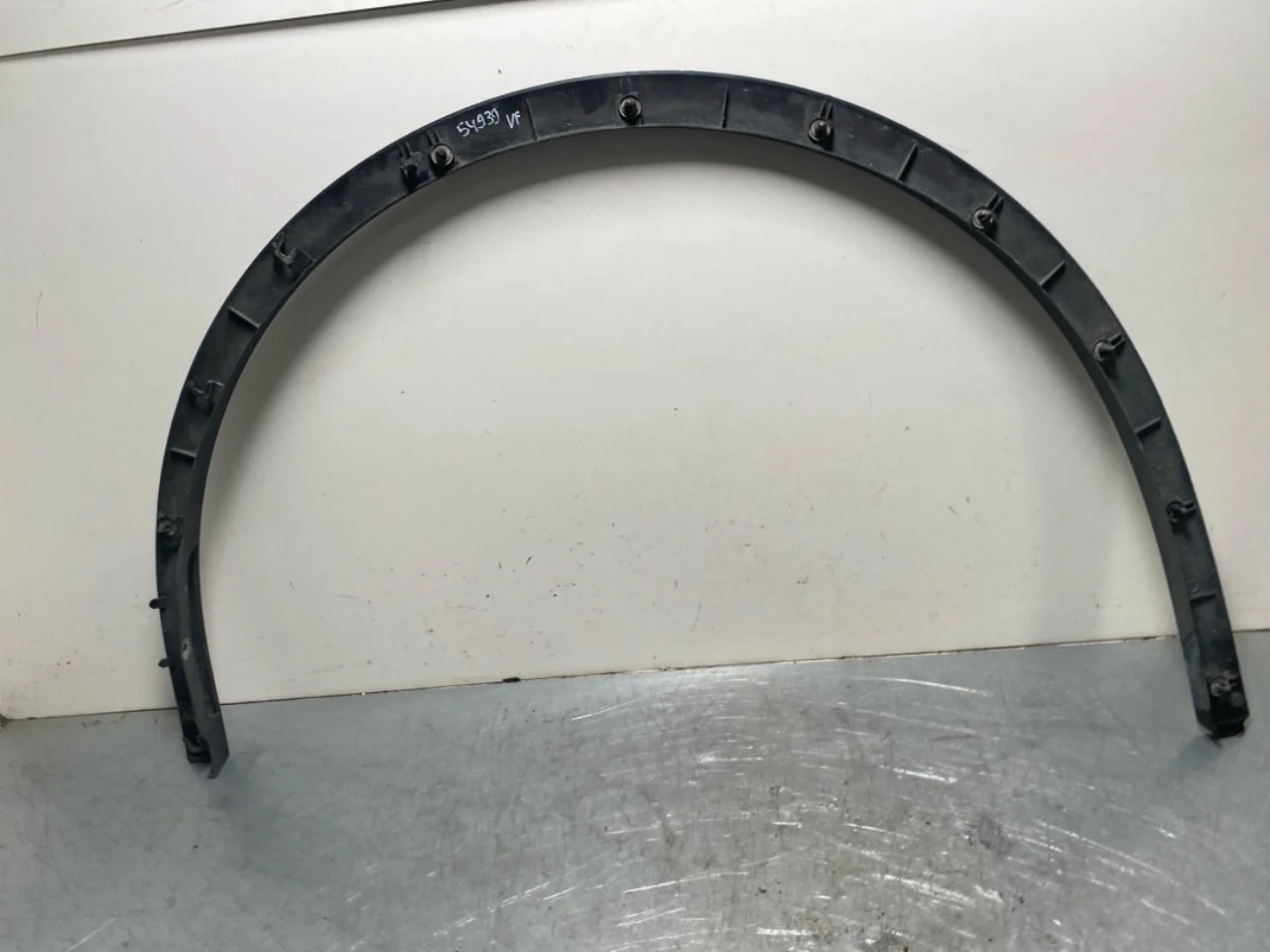 Tesla MODEL Y 2021- Wheel arch trim view 2