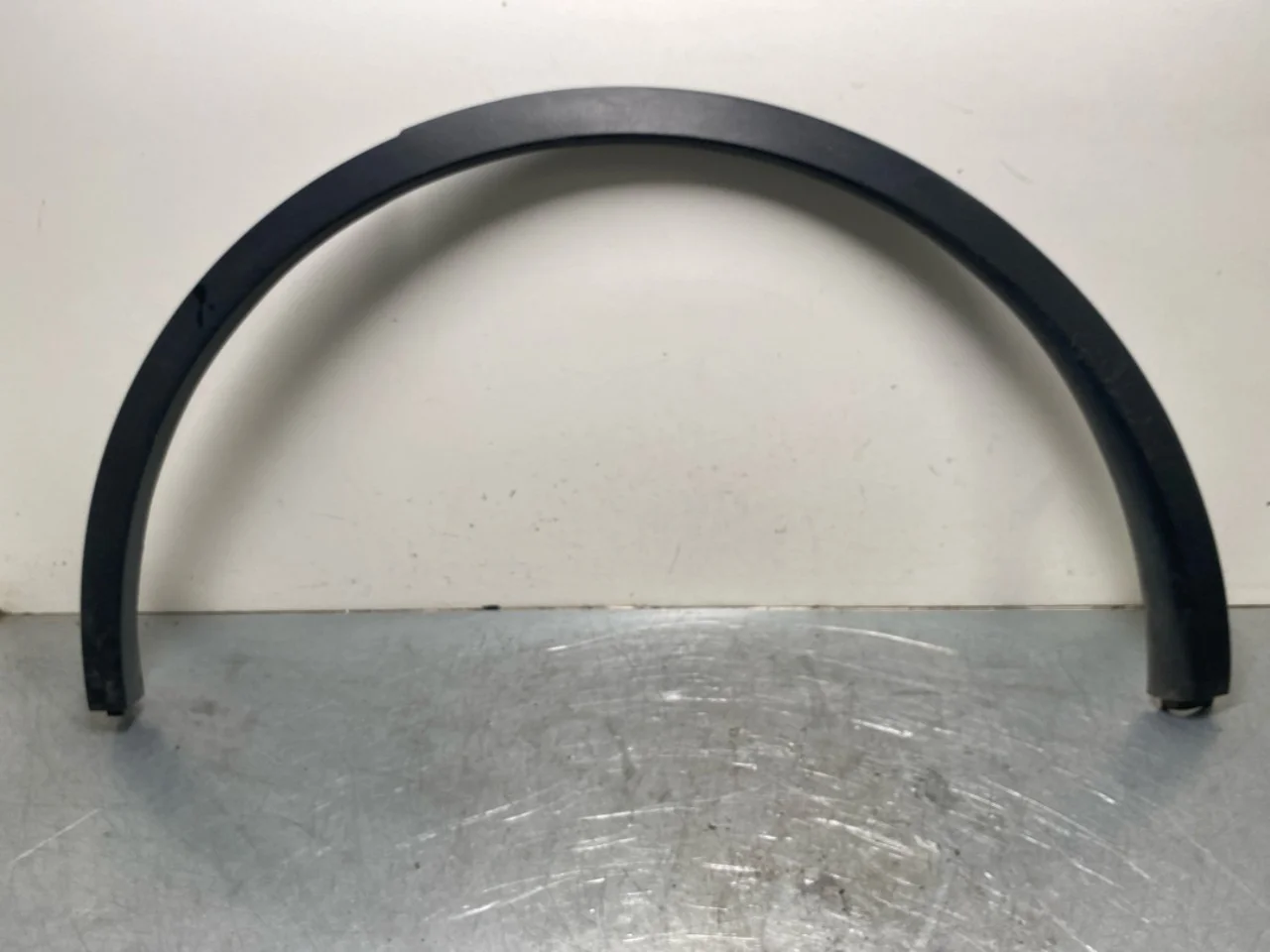 Tesla MODEL Y 2021- Wheel arch trim view 2
