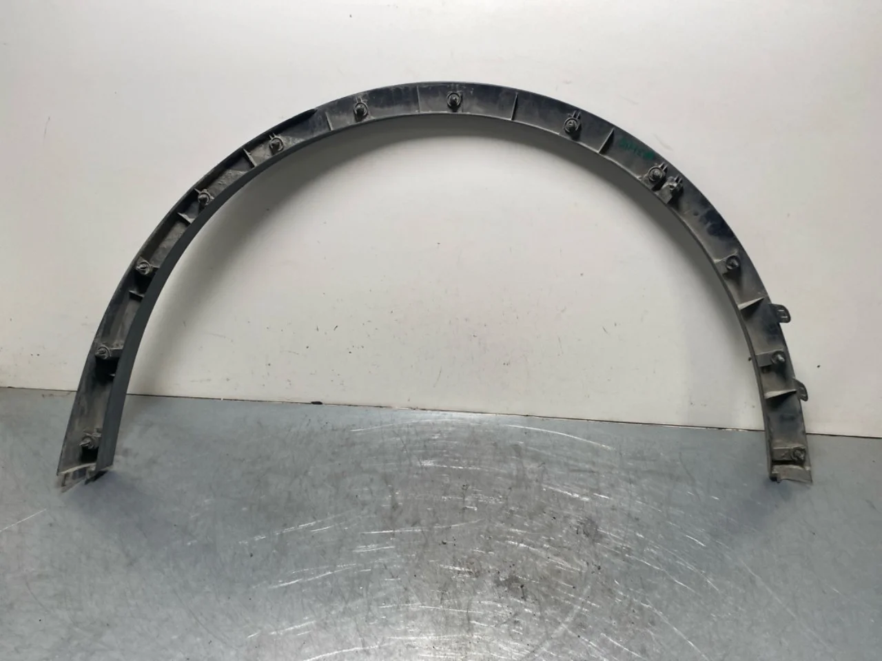 Tesla MODEL Y 2021- Wheel arch trim view 2