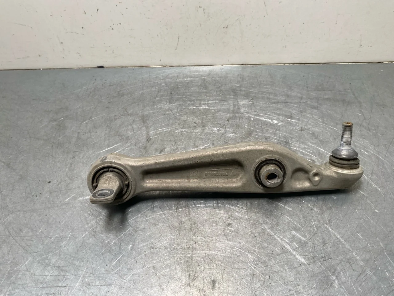 Tesla MODEL Y 2021- Front left control arm