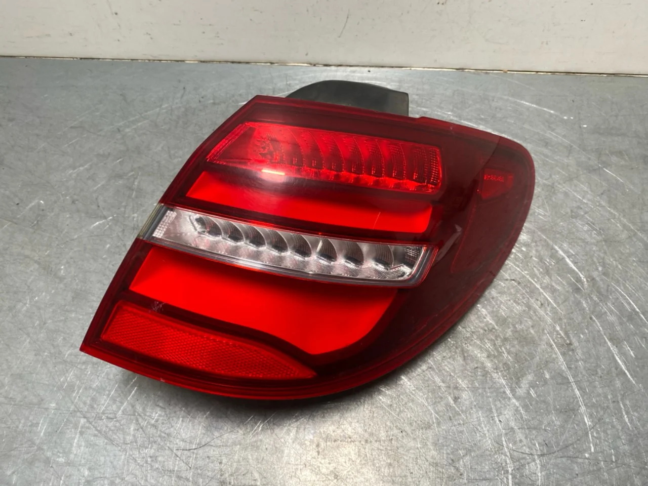 Mercedes B 180-200 W246/W242 2012-19 Hátsó lámpa, jobb nézet 4