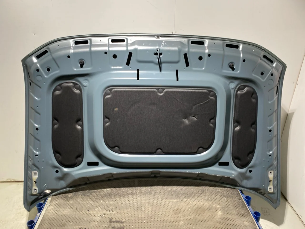 Bonnet view 4