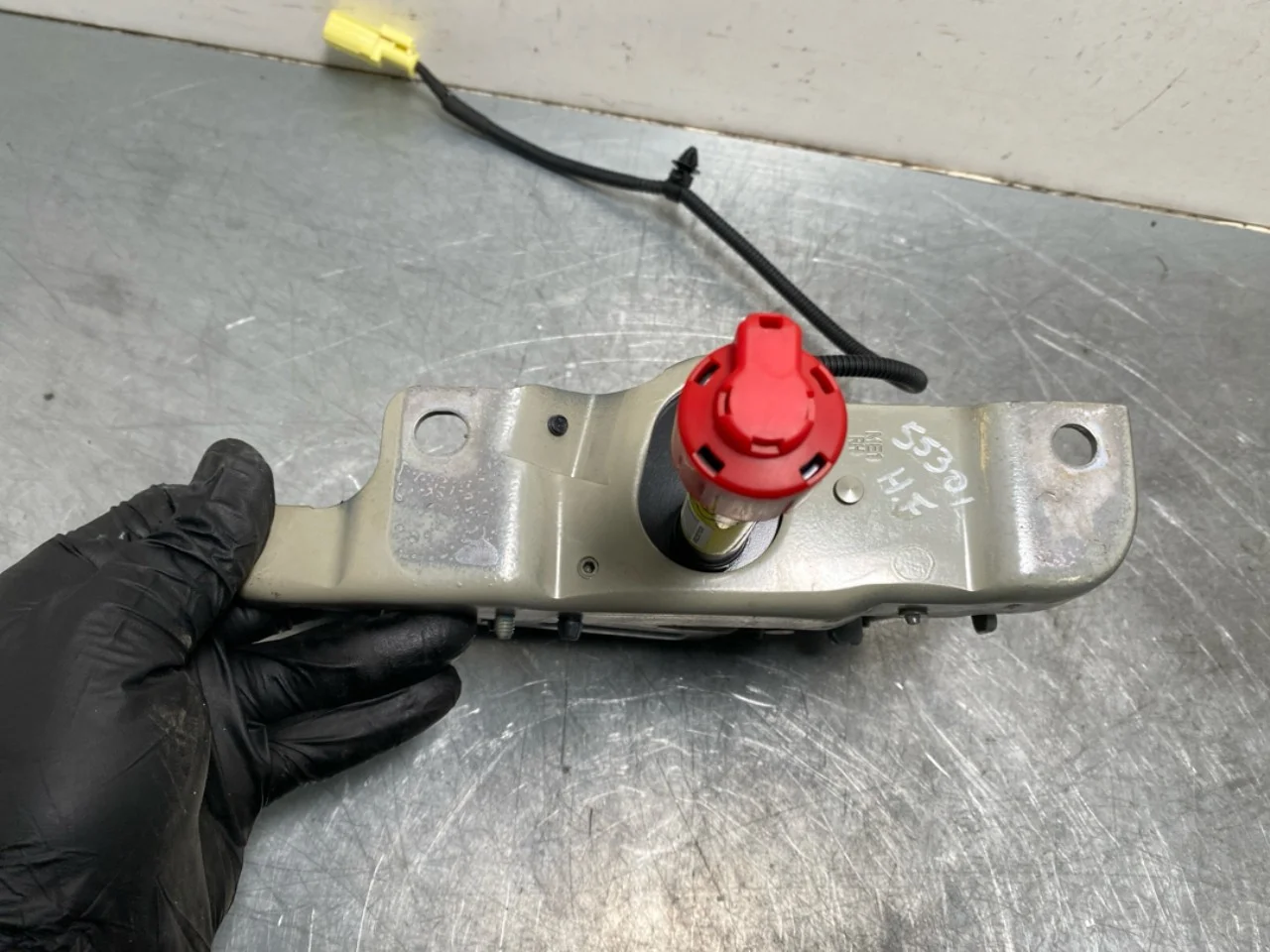 Hood hinge(s) view 3