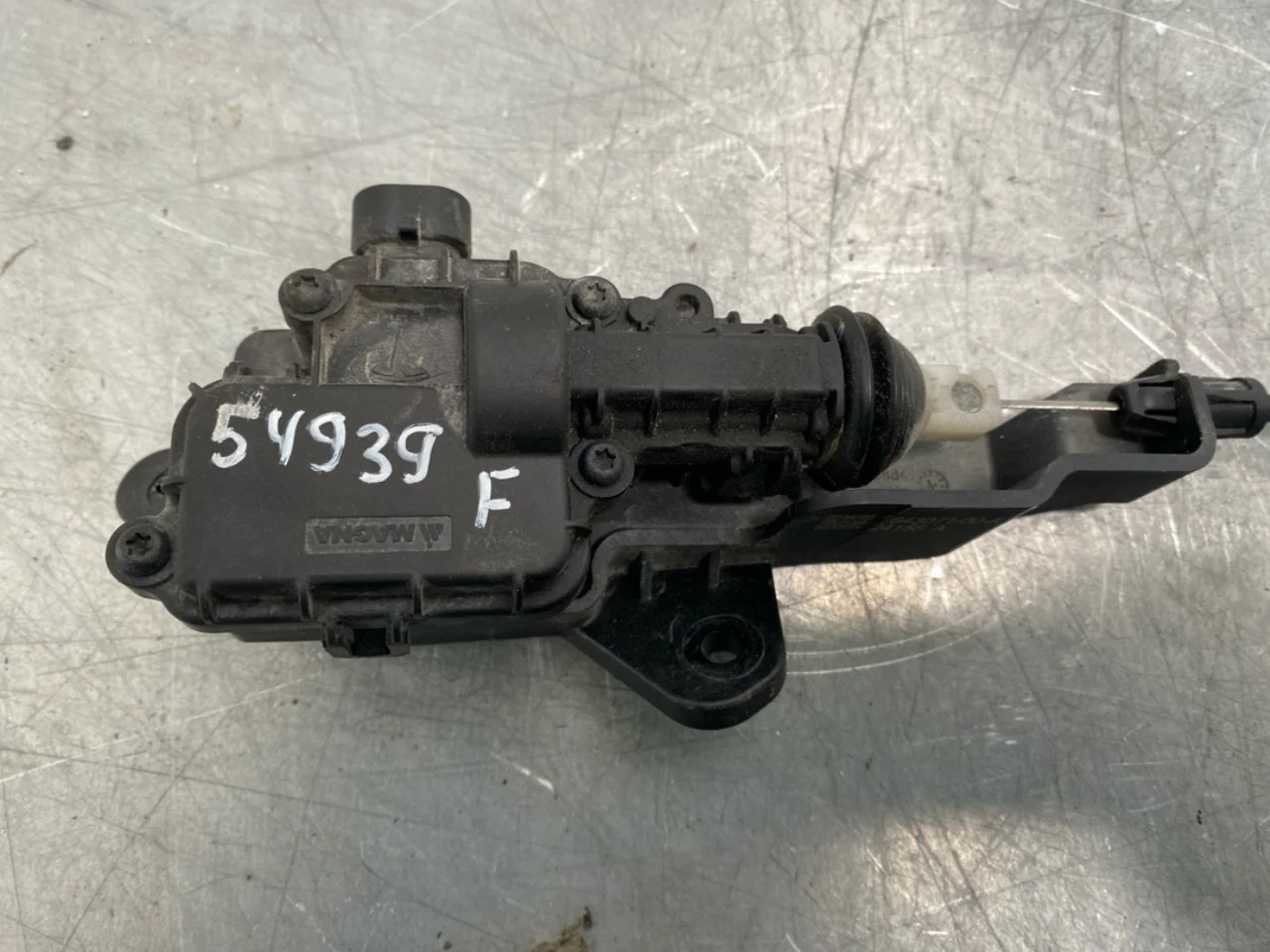 Tesla MODEL Y 2021- Hood latch view 2