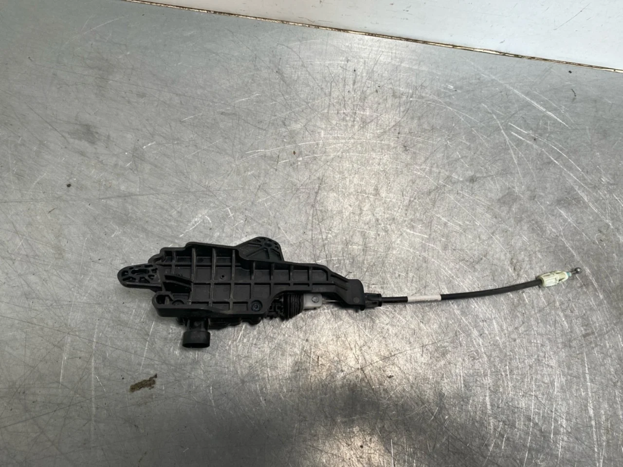 Tesla MODEL Y 2021- Hood latch view 3