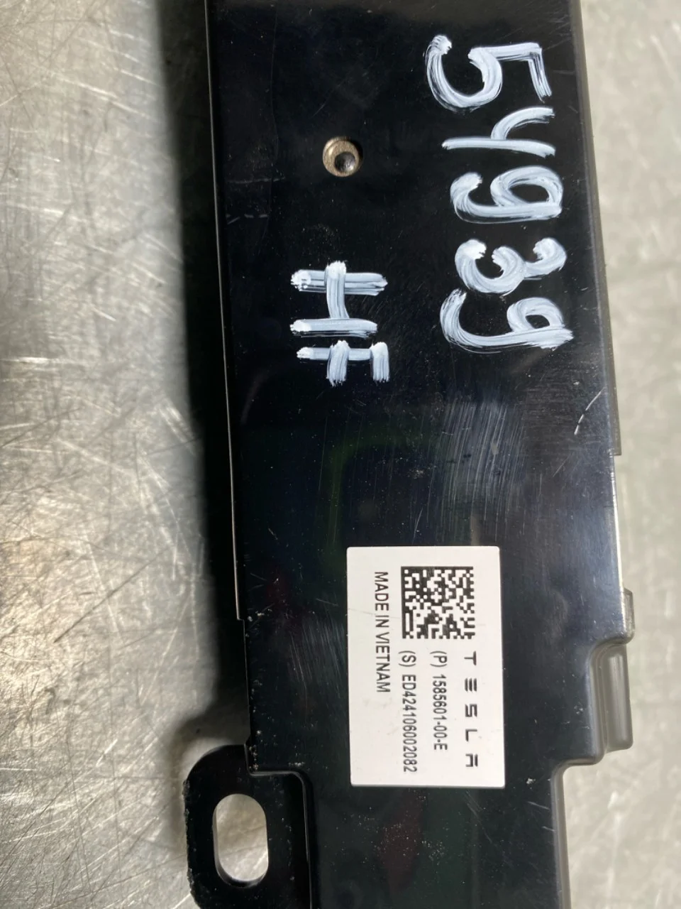 Tesla MODEL Y 2021- Antenna nézet 2