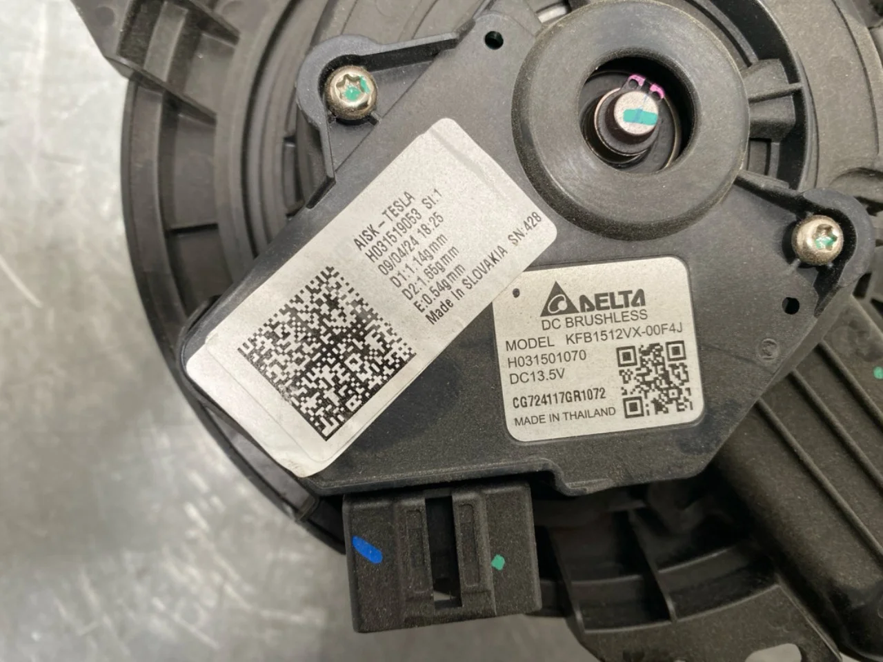 Tesla MODEL Y 2021- Fűtésventilátor motor nézet 3