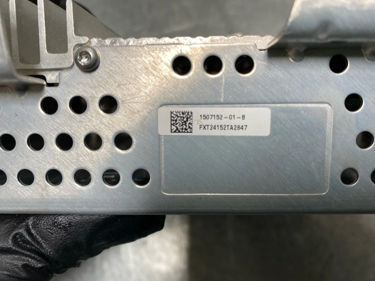 Tesla MODEL Y 2021- Radio / hi-fi amplifier view 4