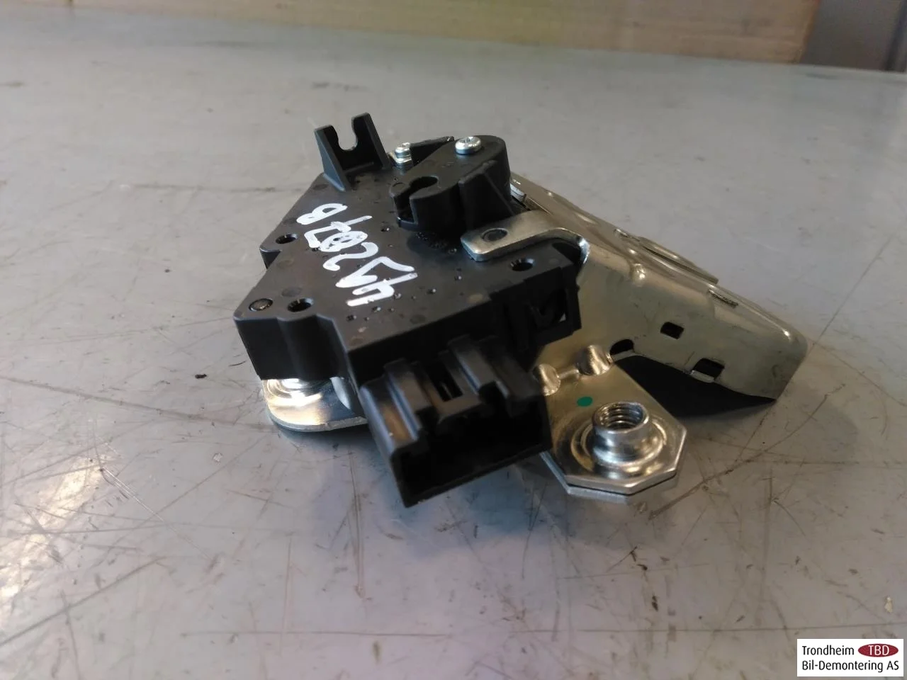 Mg MG4 EH32 2023- Csomagtérajtó zár vedere 3