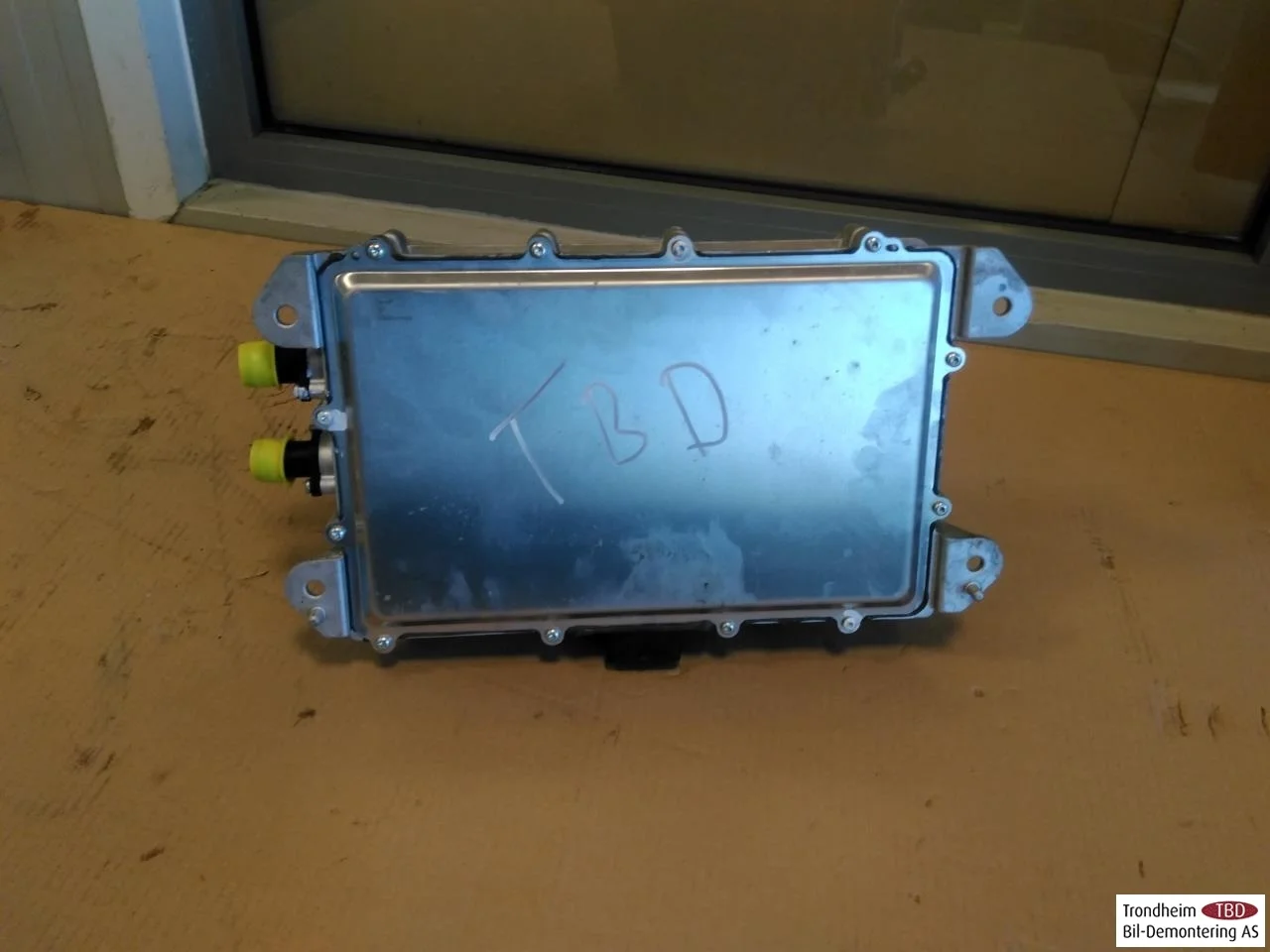 Polestar 2 2020- Inverter, 12-220V view 2