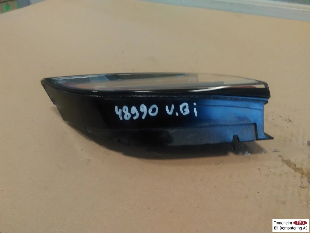 Tesla MODEL 3 2017--> Rear light, left, on tailgate (inner) view 3