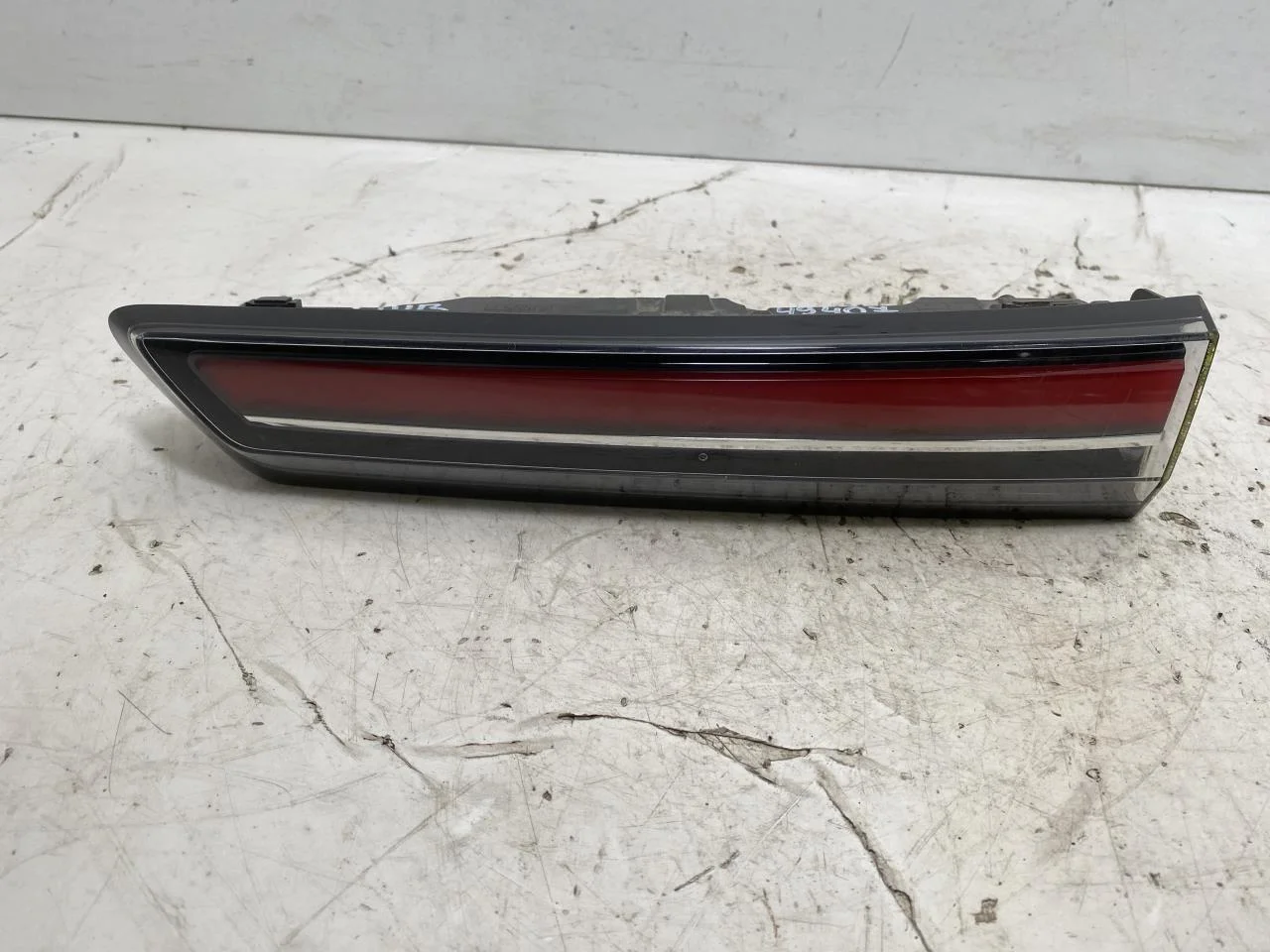 Opel / Vauxhall OPEL MOKKA 21 > Right tail light on tailgate, inner