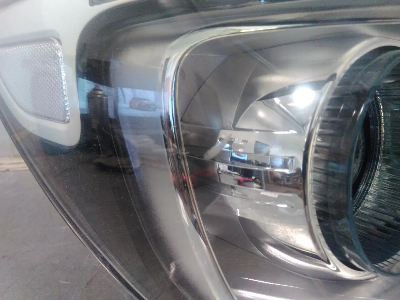 Kia SOUL 2009- Right headlight view 4
