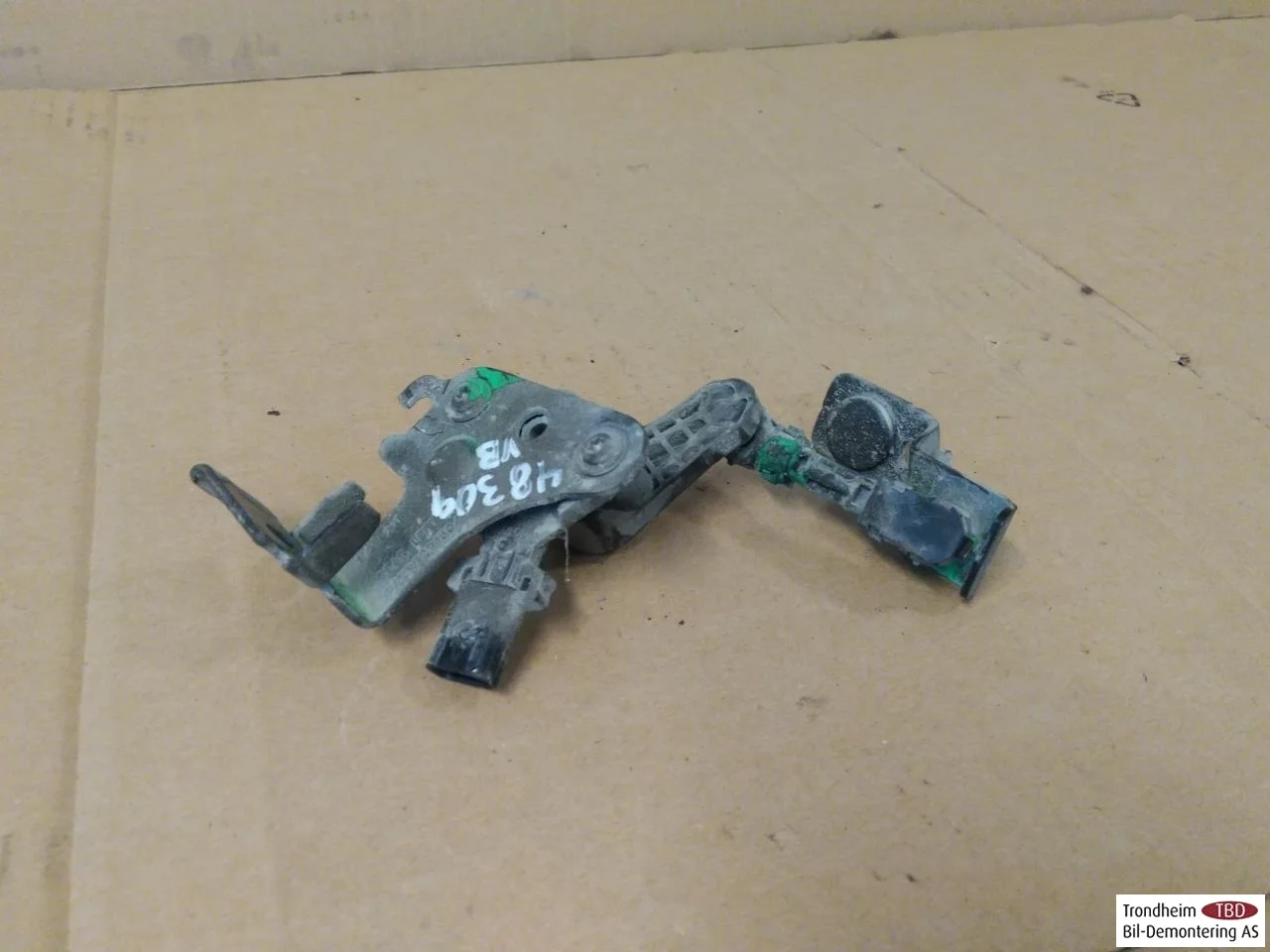 Peugeot 2008/E-2008 2020-> Level control / air suspension sensor view 2
