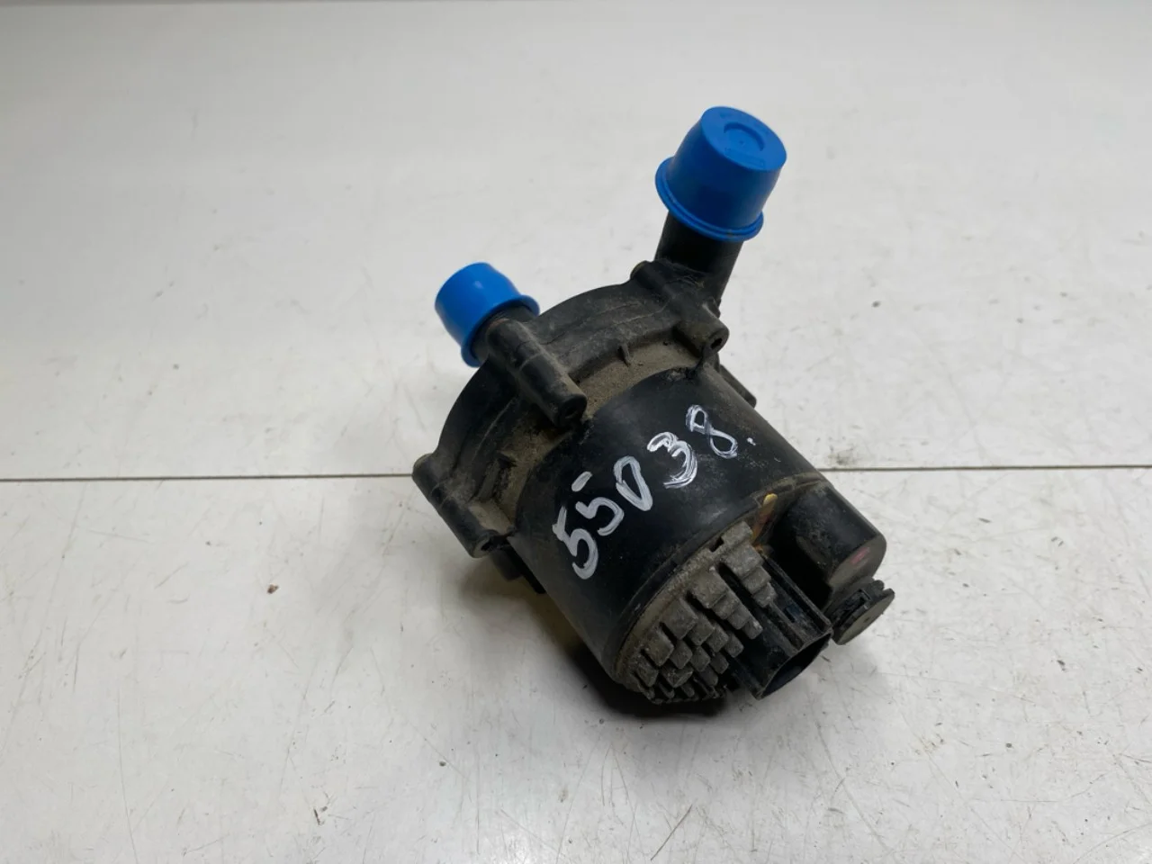 Tesla MODEL S 2013- Circulation pump view 2