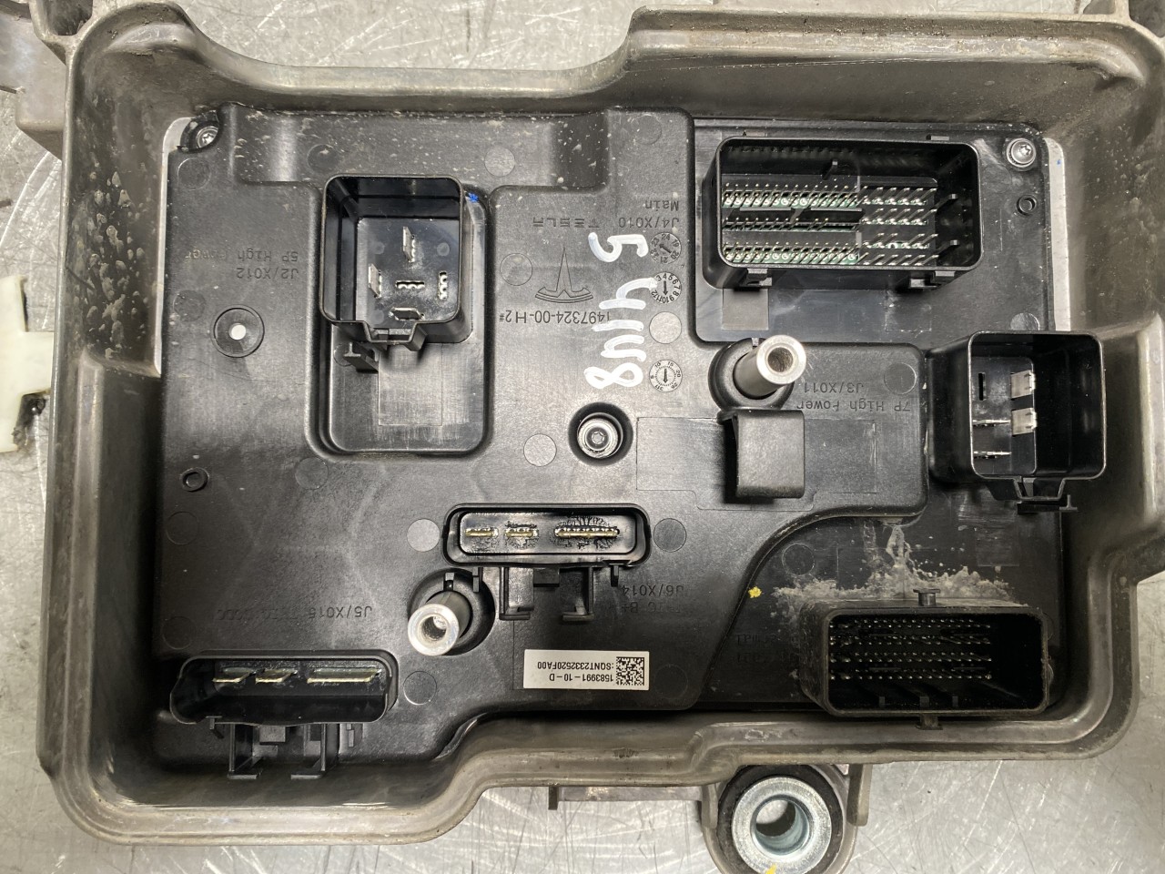 Tesla MODEL Y 2021- Climate control unit view 2