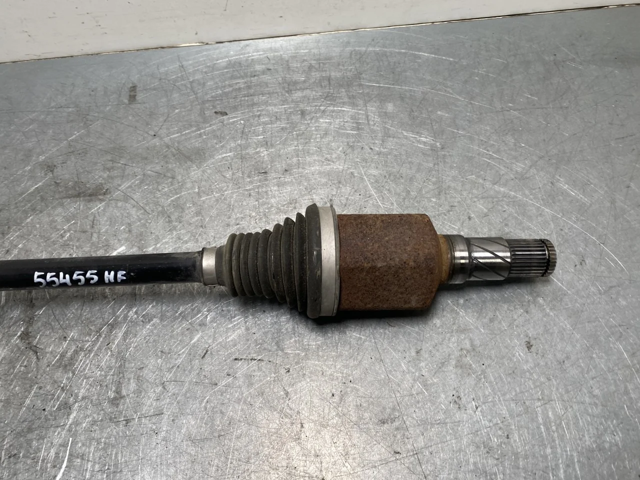 Tesla MODEL Y 2021- Front right driveshaft view 2