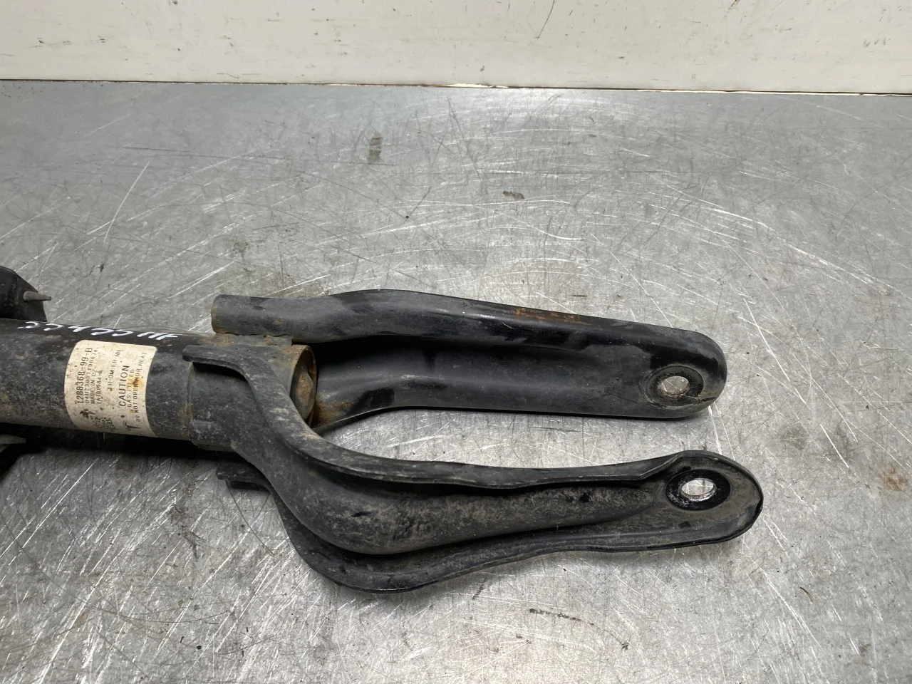 Tesla MODEL Y 2021- Strut assembly, front right view 2