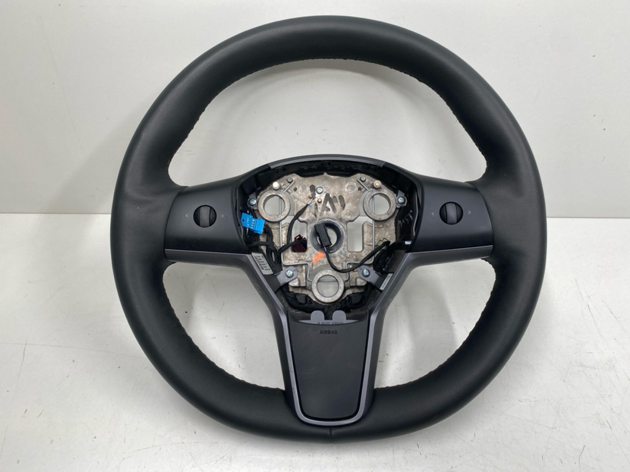 Tesla MODEL Y 2021- Steering wheel