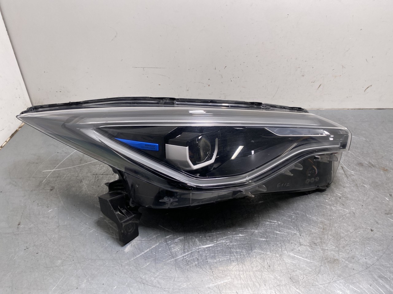 Renault ZOE/E- TECH 2013--> Right headlight