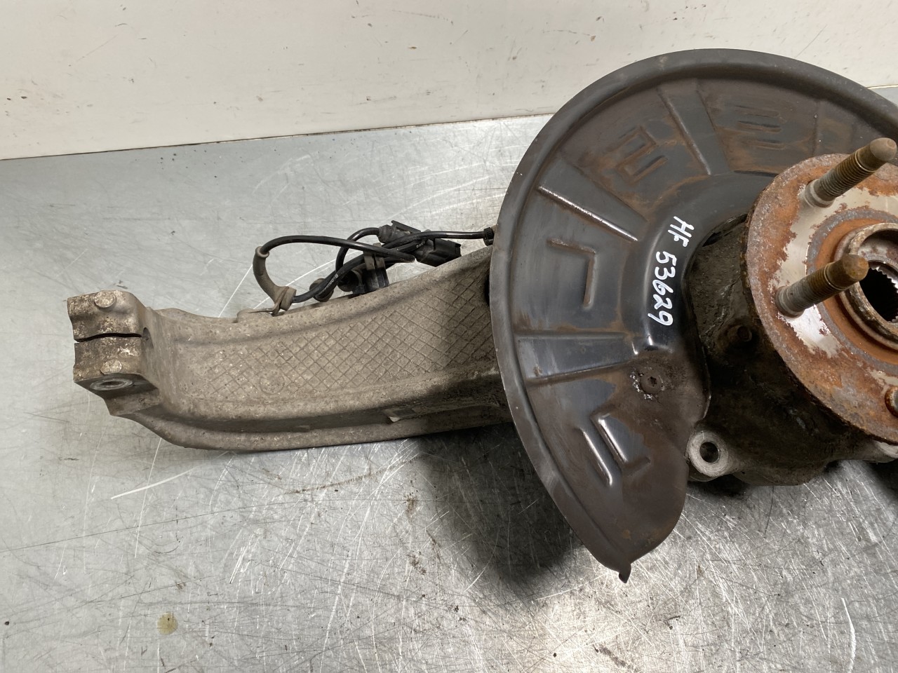 Tesla MODEL S 2013- Front right steering knuckle view 3