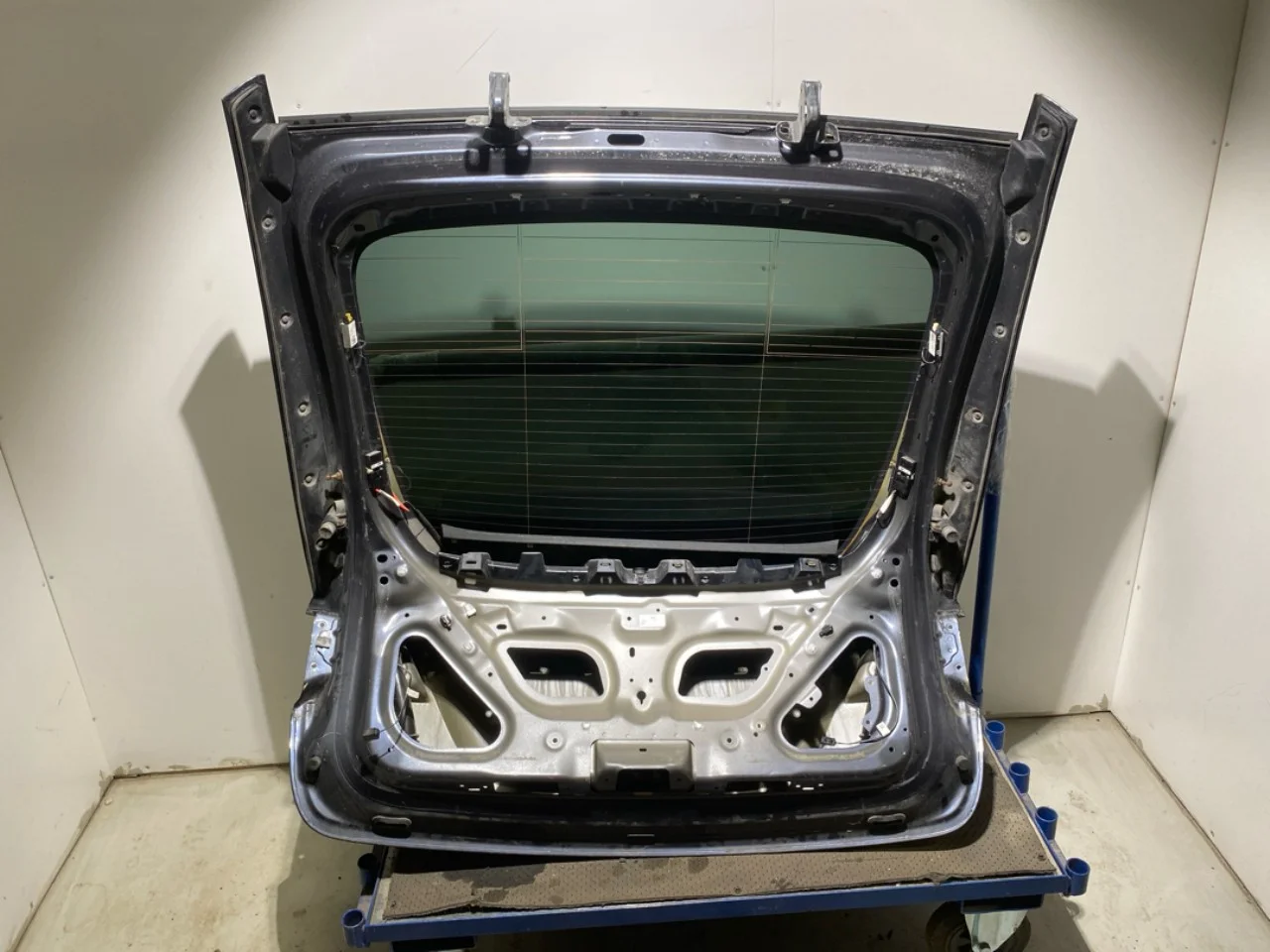 Tesla MODEL X 2016- Tailgate, estate view 3
