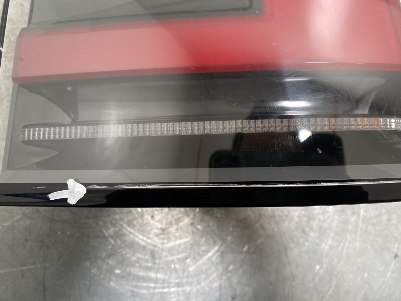 Tesla MODEL X 2016- Right tail light view 2