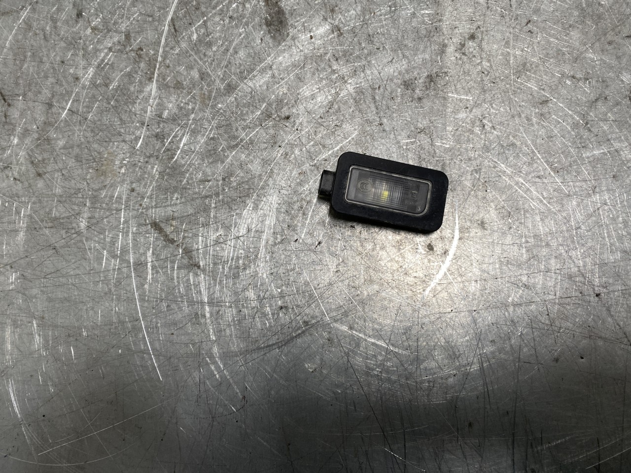 Byd HAN 23-> License plate light