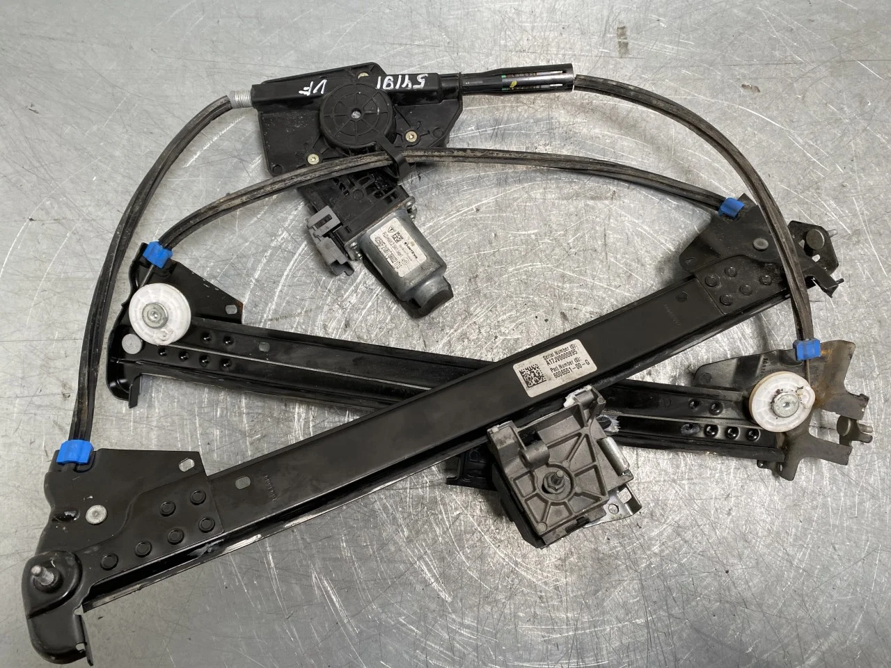 Tesla MODEL S 2013- Electric window regulator, complete view 2