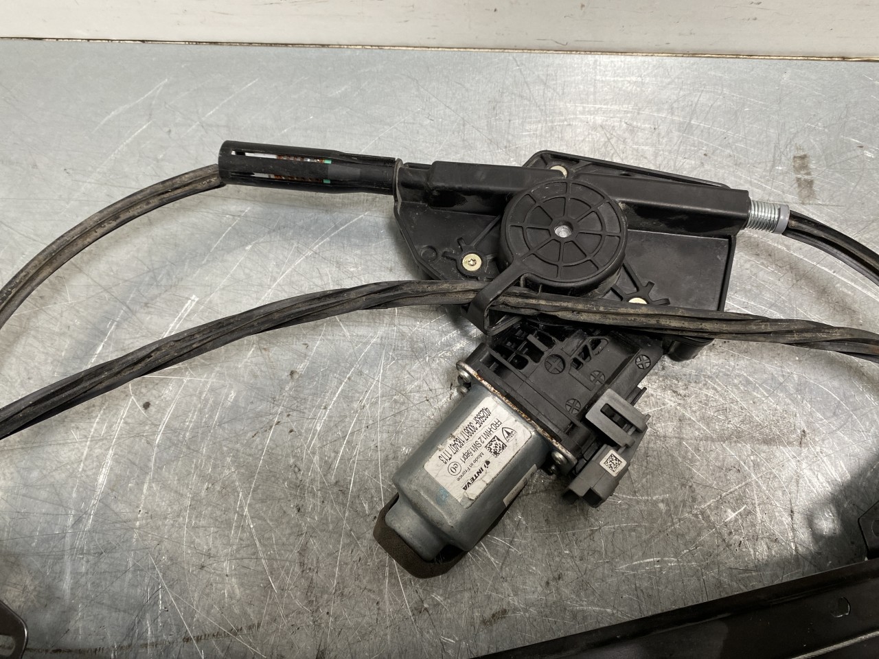Tesla MODEL S 2013- Electric window regulator, complete view 3